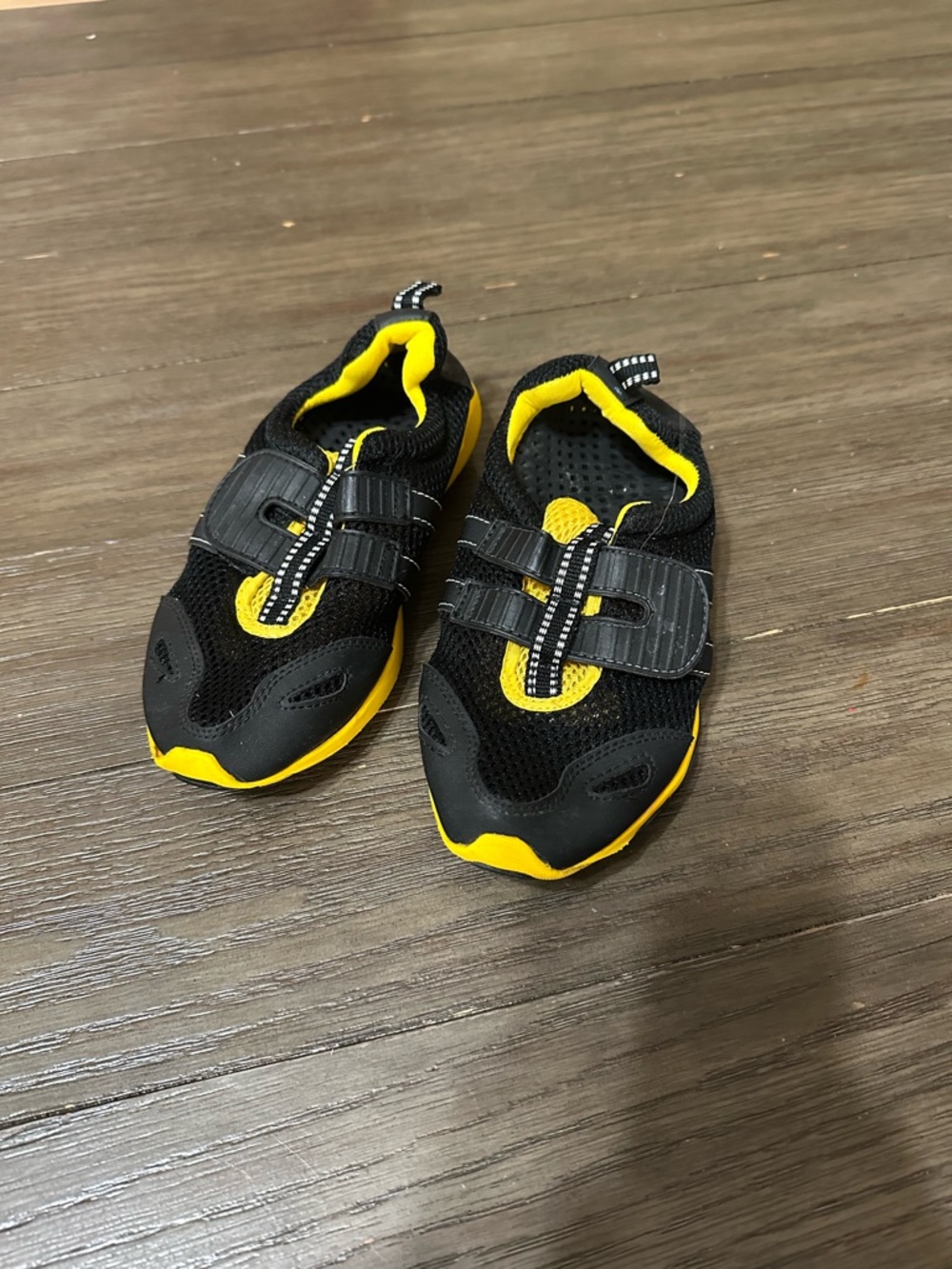 Kids Sz 1 Black & Yellow Water Slip-On Shoes
